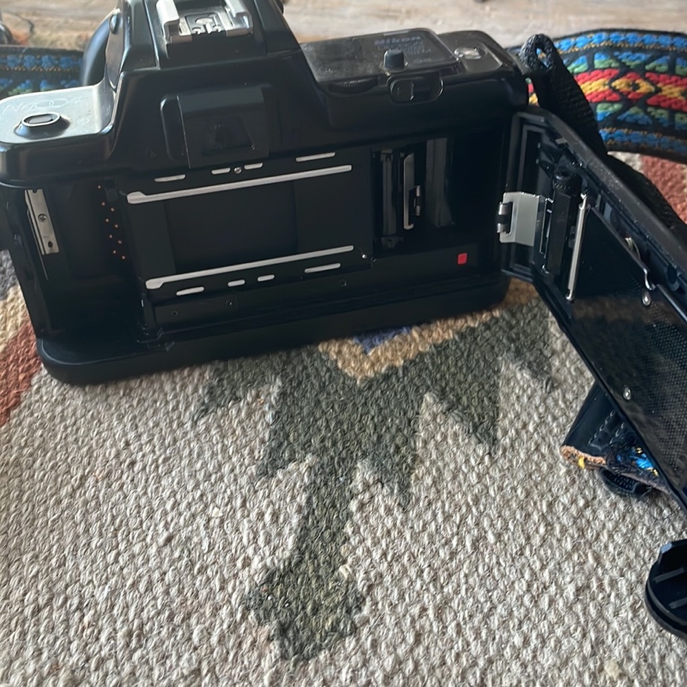 Nikon N4004s, Accessories, Manuals and Bag - Picture 4 of 11